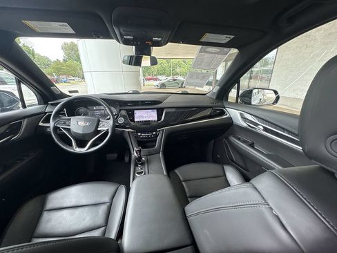 Certified 2025 Cadillac XT6 Premium Luxury AWD/4WD image 21