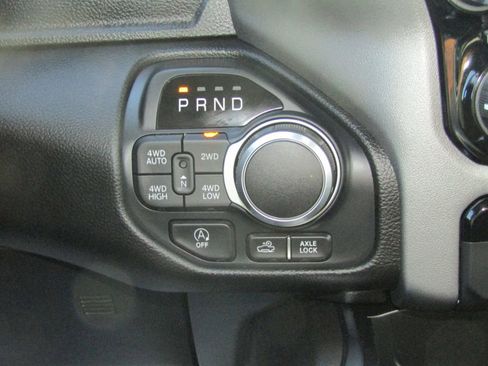 Used 2025 RAM 1500 Big Horn AWD/4WD image 33