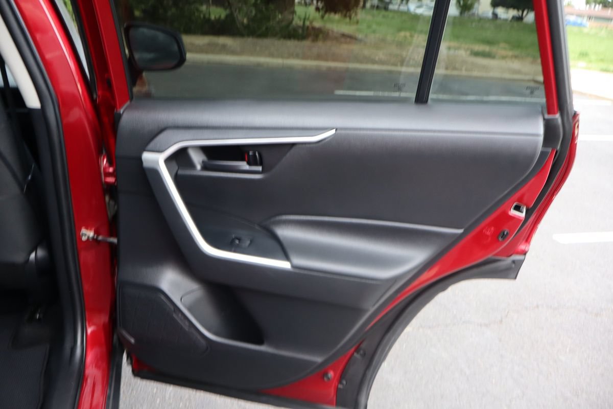 Used 2021 Toyota RAV4 LE w/ Carpet Mat Package (TMS) AWD/4WD image 25