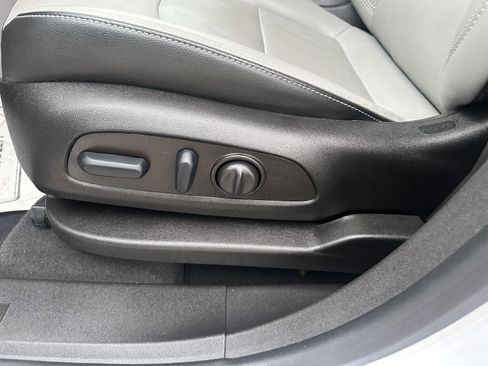 Used 2022 GMC Terrain SLT w/ Infotainment Package II image 29