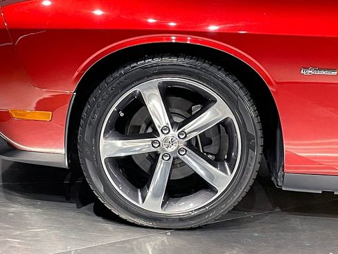 Used 2014 Dodge Challenger SXT image 16