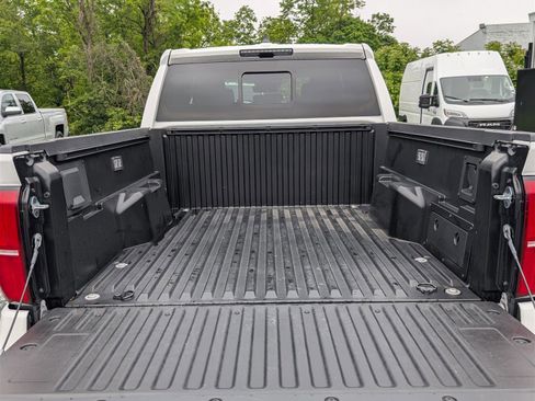 Used 2025 Toyota Tacoma TRD Sport w/ TRD Sport Upgrade Package image 13