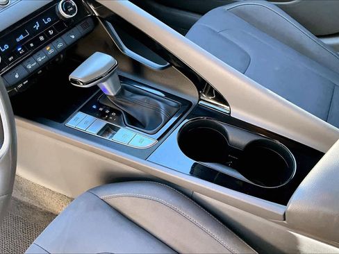 Used 2023 Hyundai Elantra SEL w/ Convenience Package image 16