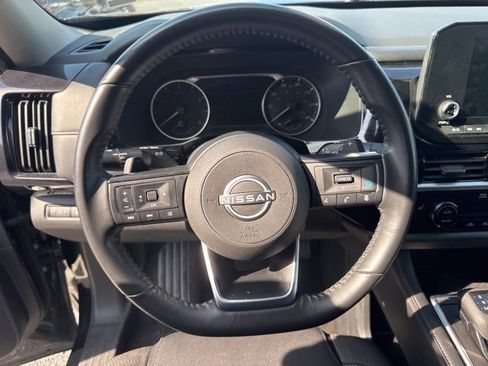 Used 2024 Nissan Pathfinder SV image 10