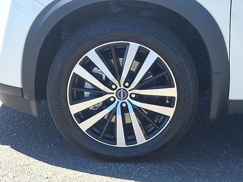 Used 2024 Nissan Pathfinder Platinum image 8