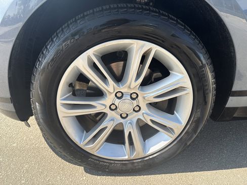 Used 2022 Land Rover Range Rover Velar S AWD/4WD image 10