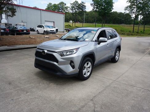 Used 2021 Toyota RAV4 XLE w/ Convenience Package FWD image 23