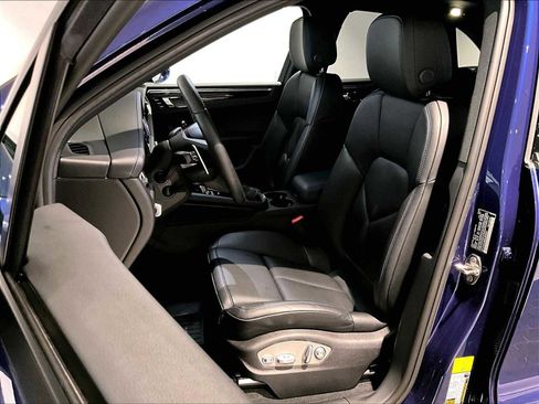 Used 2025 Porsche Macan image 8