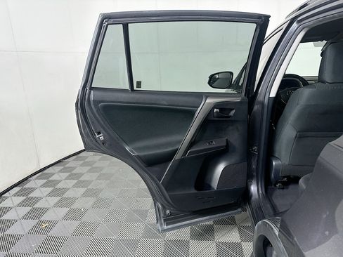 Used 2018 Toyota RAV4 LE FWD image 24