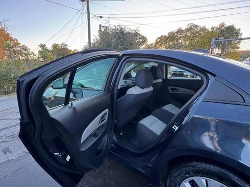 Used 2015 Chevrolet Cruze LS image 14
