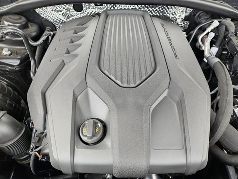 Certified 2025 Porsche Macan image 30