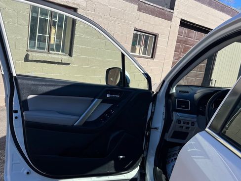 Used 2016 Subaru Forester 2.5i Limited AWD/4WD image 10