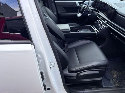 Used 2025 Hyundai Santa Fe SEL FWD image 35