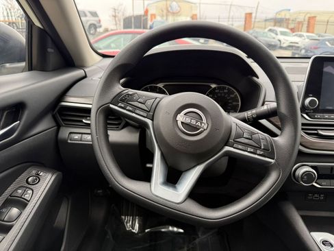 Used 2025 Nissan Altima 2.5 SV image 28