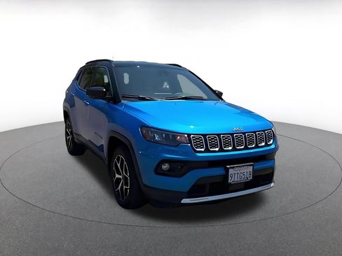 Used 2025 Jeep Compass Limited AWD/4WD image 3