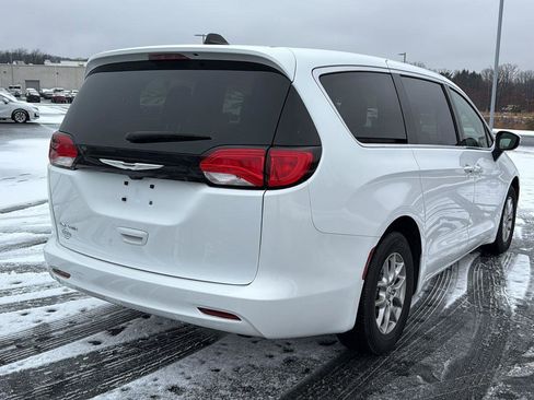 Used 2023 Chrysler Voyager LX image 6