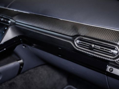 Used 2025 Aston Martin V8 Vantage Coupe image 38