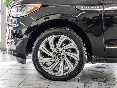 Used 2024 Lincoln Navigator L Reserve image 7
