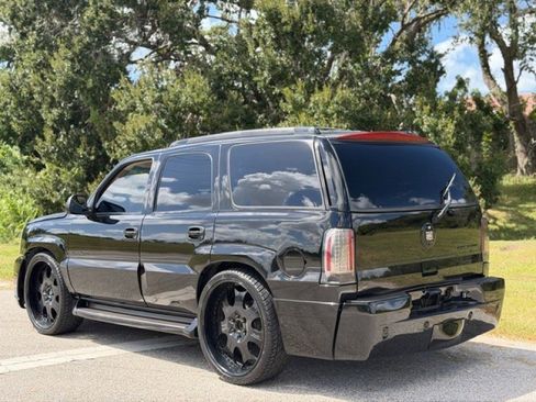 Used 2002 Cadillac Escalade AWD image 3