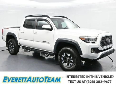 Used 2018 Toyota Tacoma TRD Off-Road AWD/4WD image 1