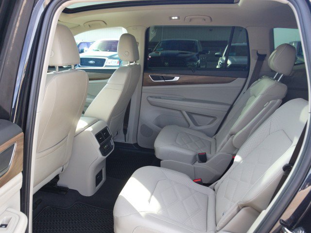 Used 2024 Volkswagen Atlas SE w/ Panoramic Sunroof Package FWD image 26