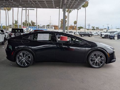 Certified 2023 Toyota Prius XLE FWD image 5