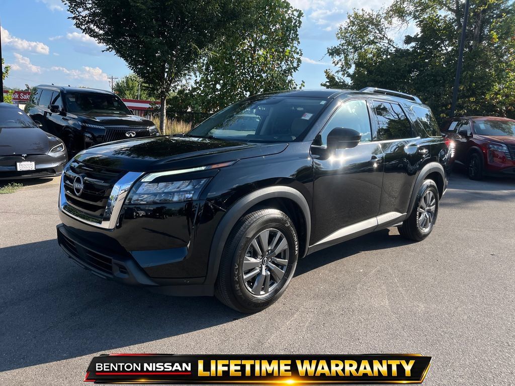 Used 2024 Nissan Pathfinder SV FWD image 5