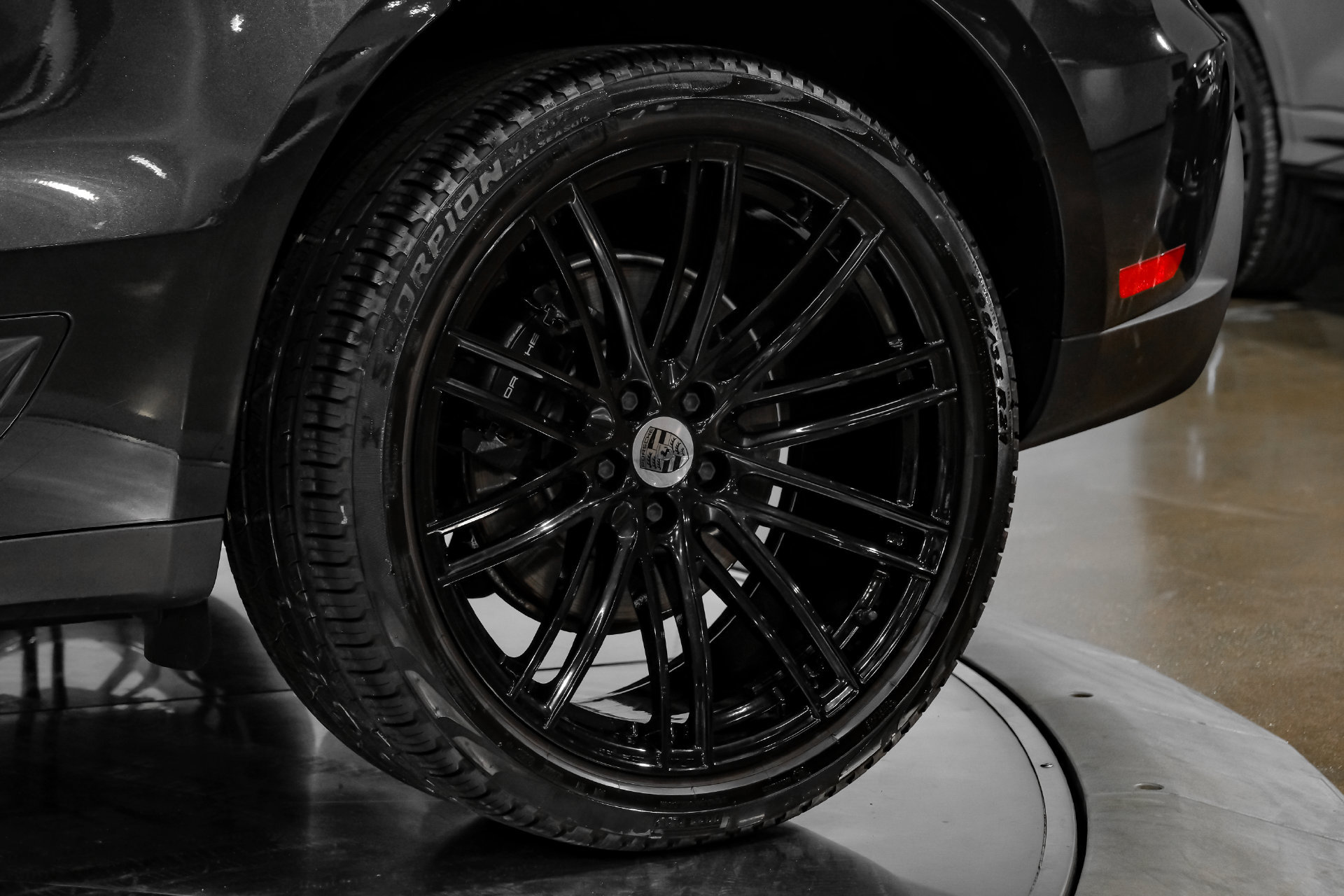 Used 2024 Porsche Macan AWD/4WD image 63