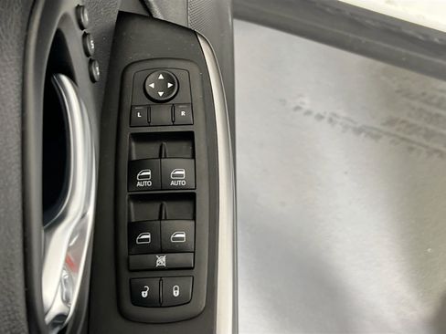 Used 2022 Jeep Cherokee Limited image 16