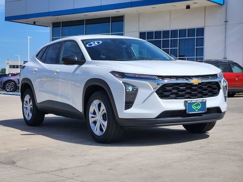 Certified 2024 Chevrolet Trax LS FWD image 3
