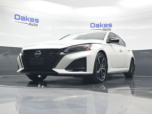 Used 2024 Nissan Altima 2.5 SR w/ SR Premium Package image 39