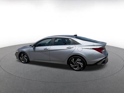 Used 2025 Hyundai Elantra SEL FWD image 10