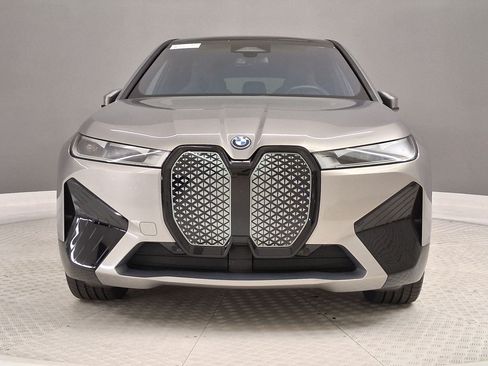 Used 2023 BMW iX xDrive50 w/ Sport Package AWD/4WD image 4