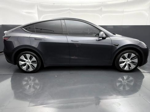 Used 2024 Tesla Model Y Long Range AWD/4WD image 8