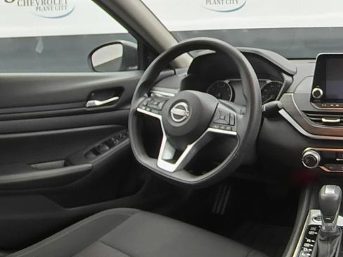 Used 2025 Nissan Altima 2.5 SV FWD image 16