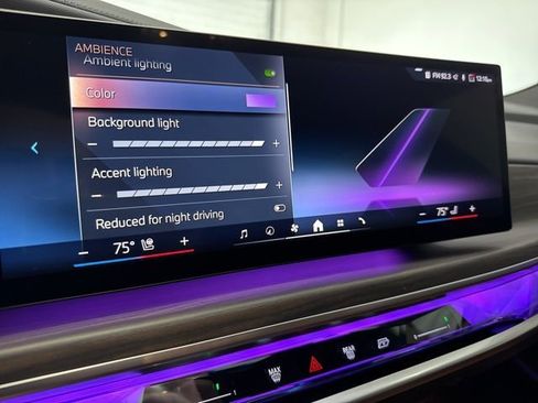 Used 2024 BMW i7 xDrive60 w/ Premium Package image 35