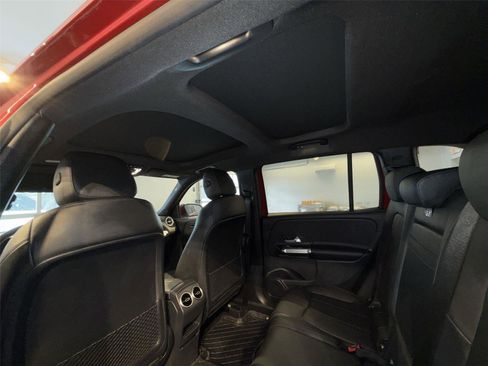 Used 2022 Mercedes-Benz GLB 250 4MATIC image 16