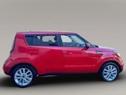 Used 2018 Kia Soul + FWD image 12
