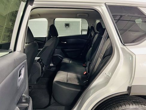 Used 2024 Nissan Rogue SV image 24