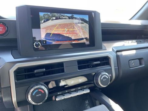 Used 2025 Toyota Tacoma TRD Sport AWD/4WD image 18