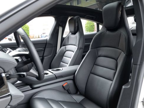 Certified 2026 Porsche Taycan AWD/4WD image 5