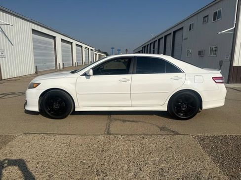 Used 2011 Toyota Camry SE w/ SE Extra-Value Pkg #1 FWD image 8