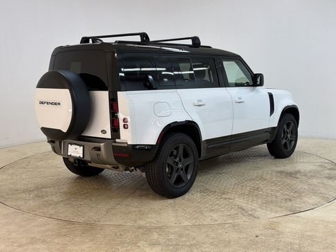 Used 2022 Land Rover Defender 110 X-Dynamic SE AWD/4WD image 9