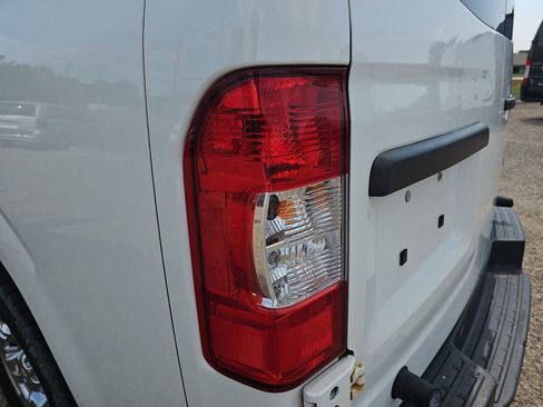 Used 2020 Nissan NV 3500 SL w/ Back Door Glass Package image 31