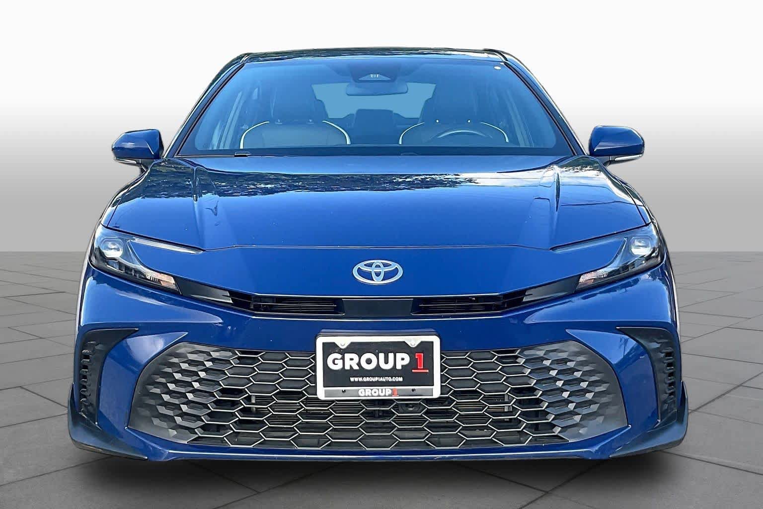 Used 2025 Toyota Camry SE FWD image 4