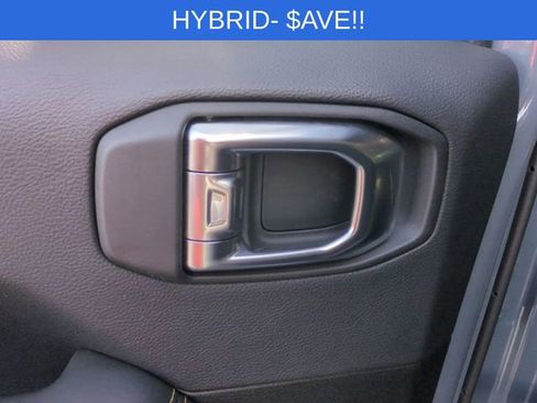 Used 2025 Jeep Wrangler Unlimited Sahara image 26