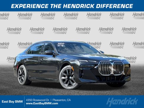 Certified 2024 BMW i7 xDrive60 w/ Premium Package AWD/4WD image 1