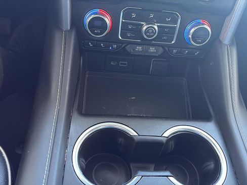 Used 2023 GMC Yukon SLT w/ SLT Premium Package image 18