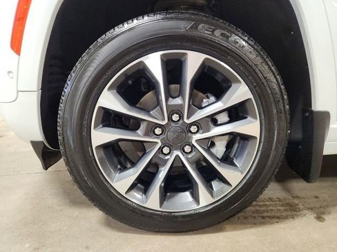 Used 2023 Jeep Grand Cherokee Overland w/ Luxury Tech Group IV image 14