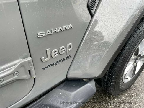 Used 2021 Jeep Wrangler Unlimited Sahara w/ Dual Top Group AWD/4WD image 8